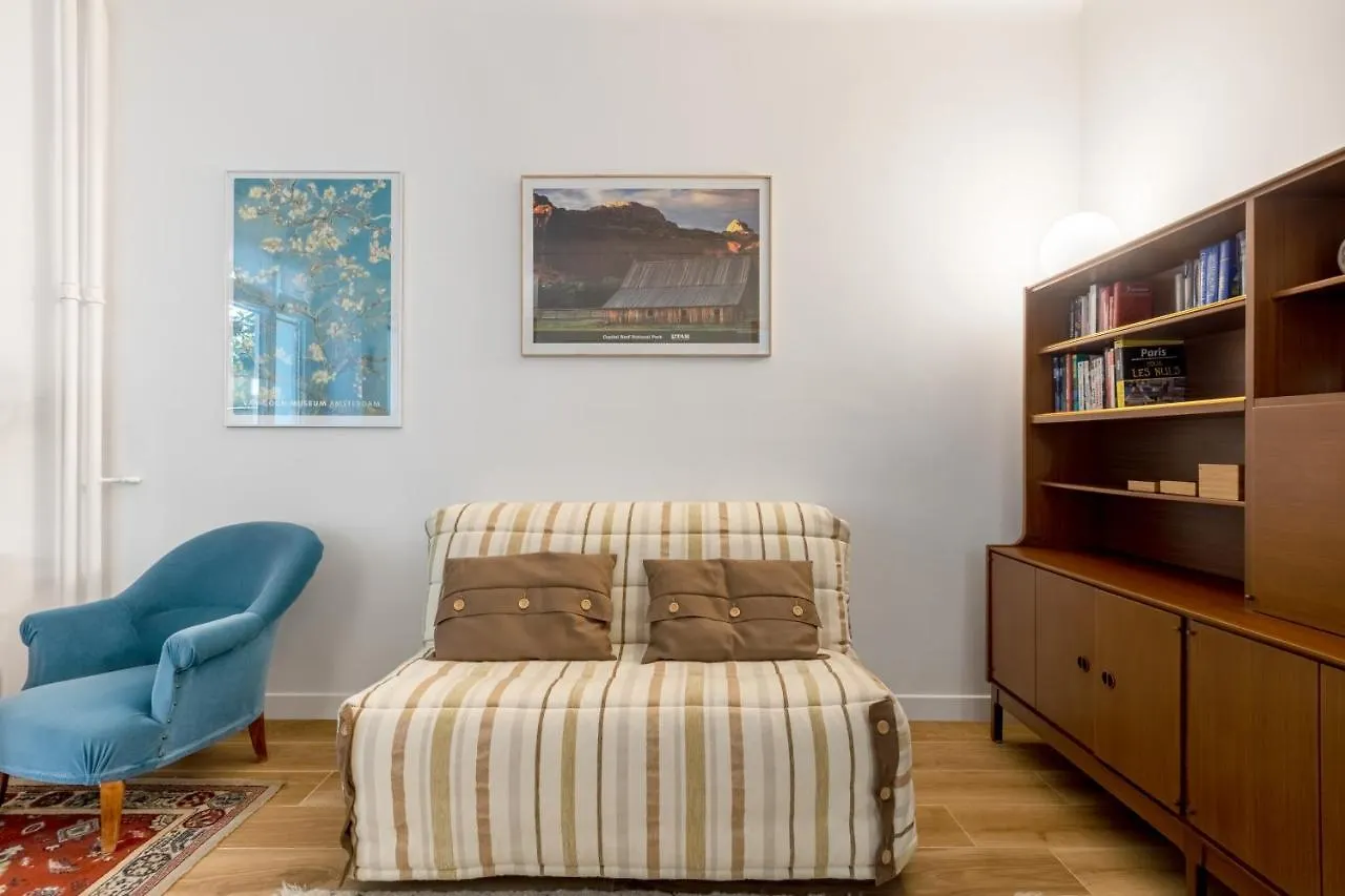 Apartment Veeve - Almond Blossom Paris France
